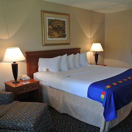 Park Inn By Radisson Harrisburg West 梅卡尼克斯堡 客房 照片
