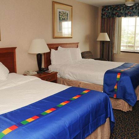 Park Inn By Radisson Harrisburg West 梅卡尼克斯堡 客房 照片