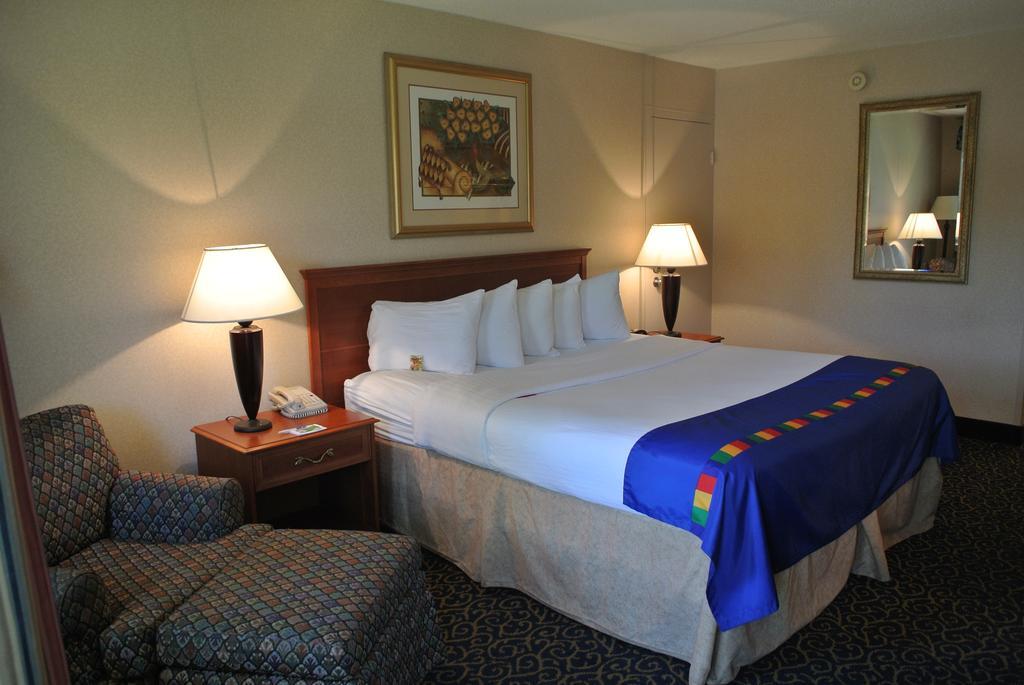 Park Inn By Radisson Harrisburg West 梅卡尼克斯堡 客房 照片